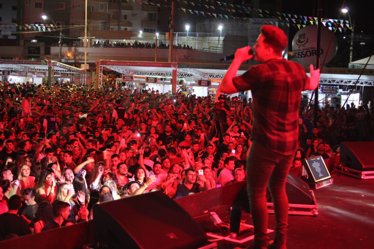 Wesley Safadão leva multidão para a Estação das Artes em primeiro dia de shows do MCJ