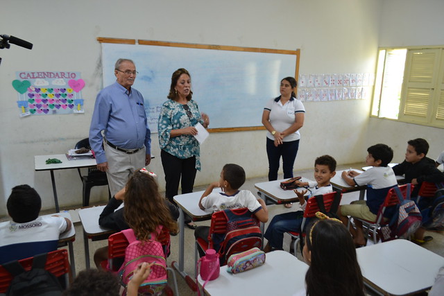 Prefeita visita escola na comunidade de Pedra Branca