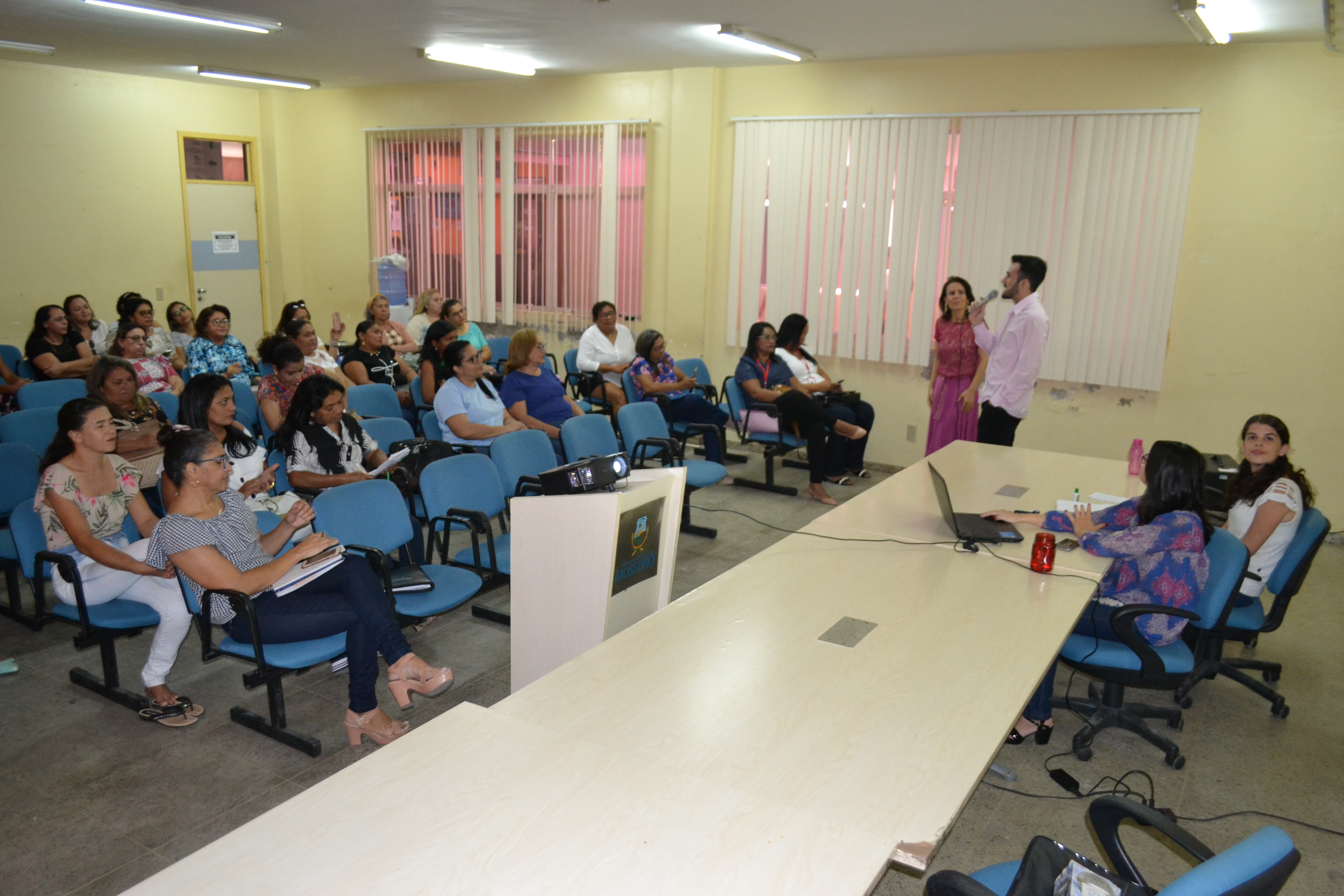 Educação realiza formação em manipulação de alimentos