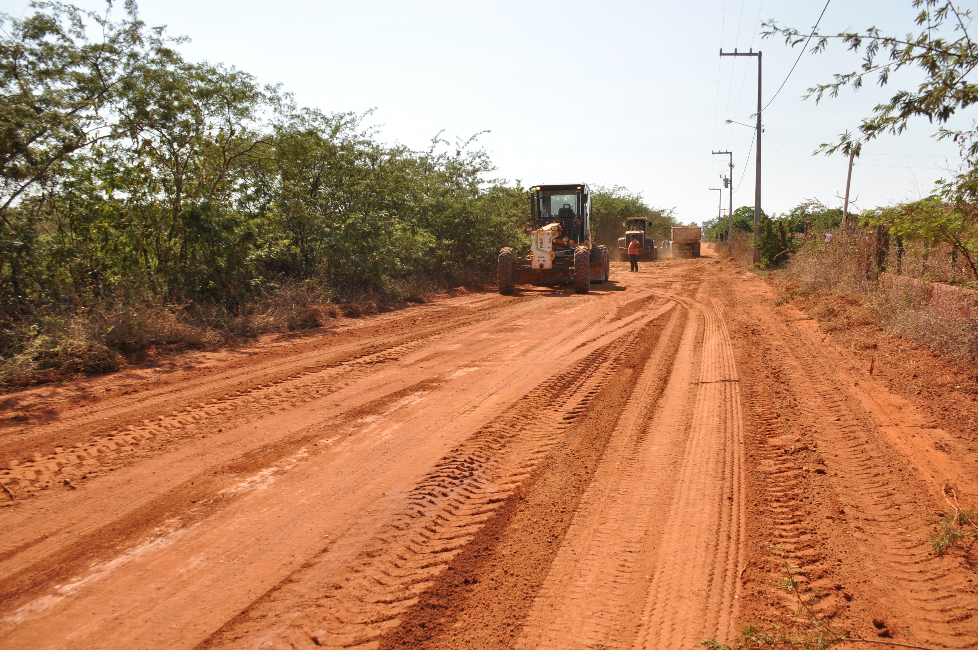 Prefeitura realiza recuperação de estradas vicinais da zona rural