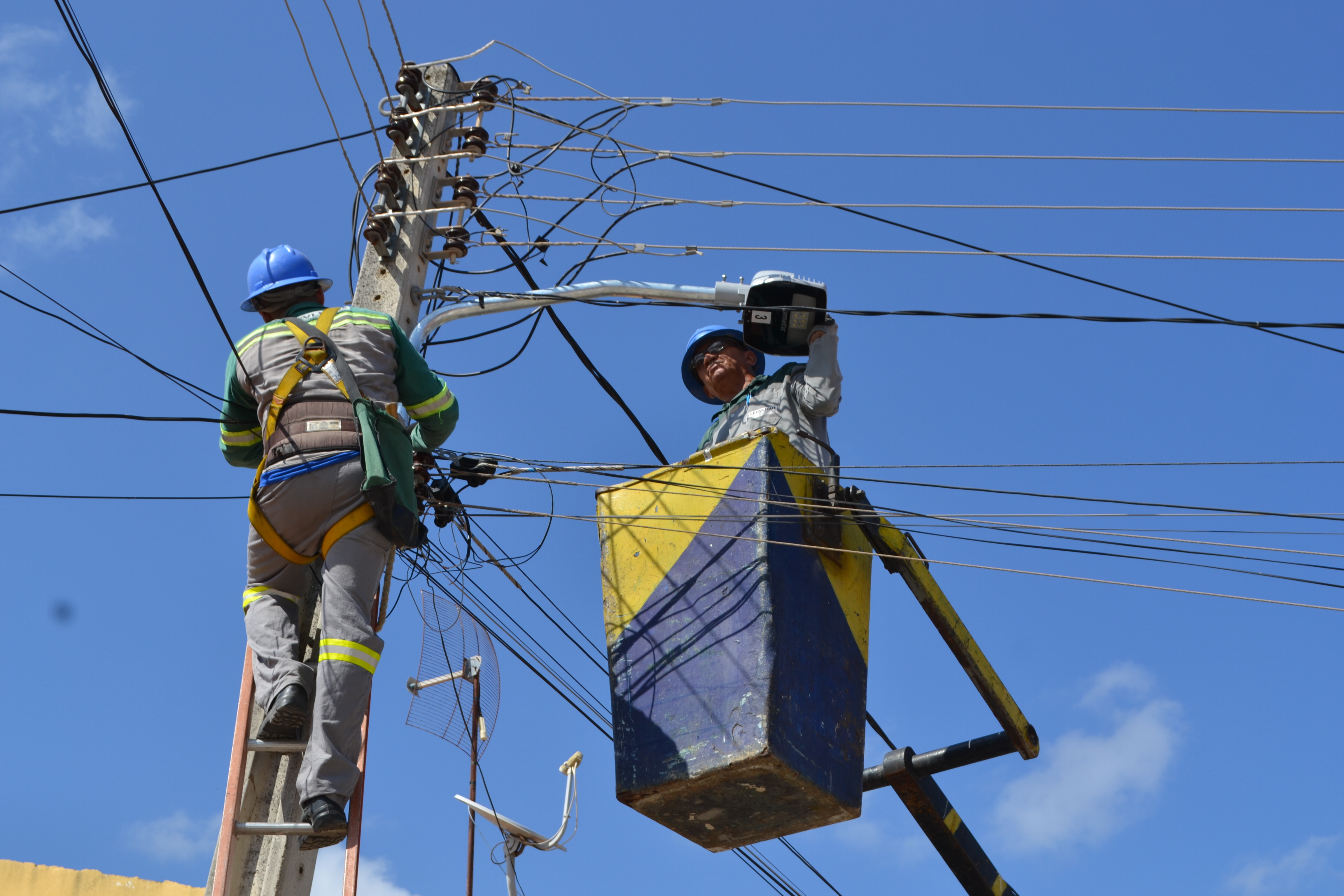 Rua Joel Dantas, no bairro Belo Horizonte, recebe iluminação em led