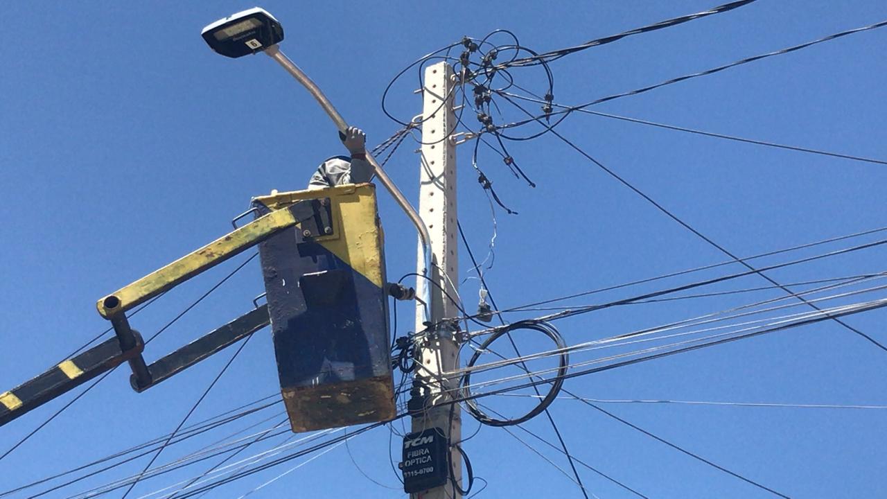 Ruas do Barrocas e Ulrick Graff recebem iluminação em led