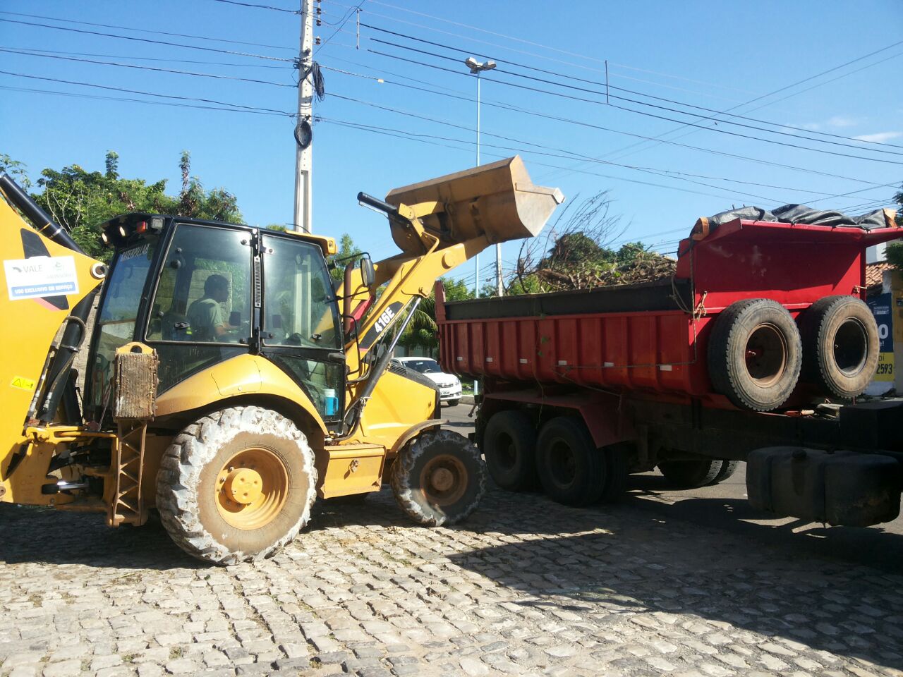 Prefeitura orienta população sobre descarte correto de entulhos e poda de árvores