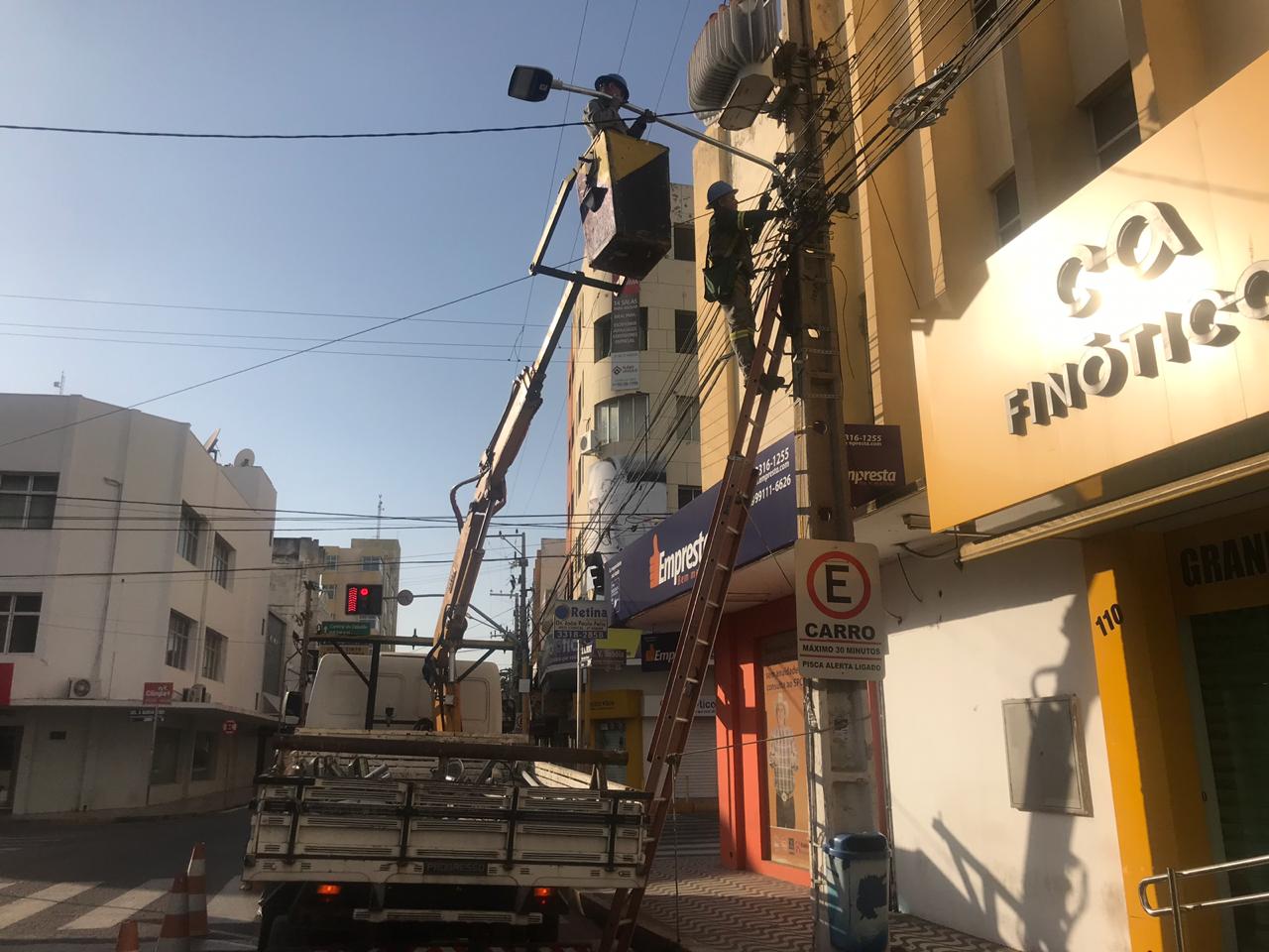 Avenida Santos Dumont recebe iluminação em led