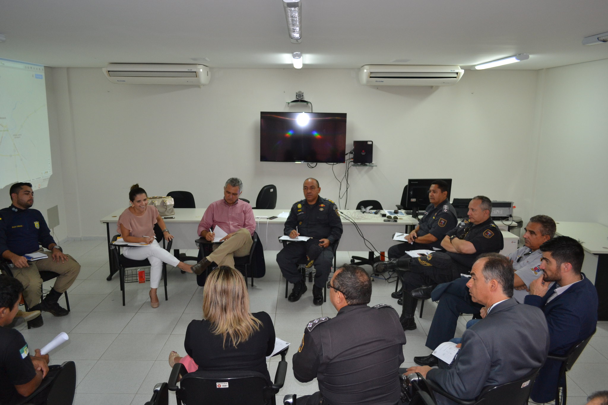 Reunião discute segurança e organização de eventos carnavalescos