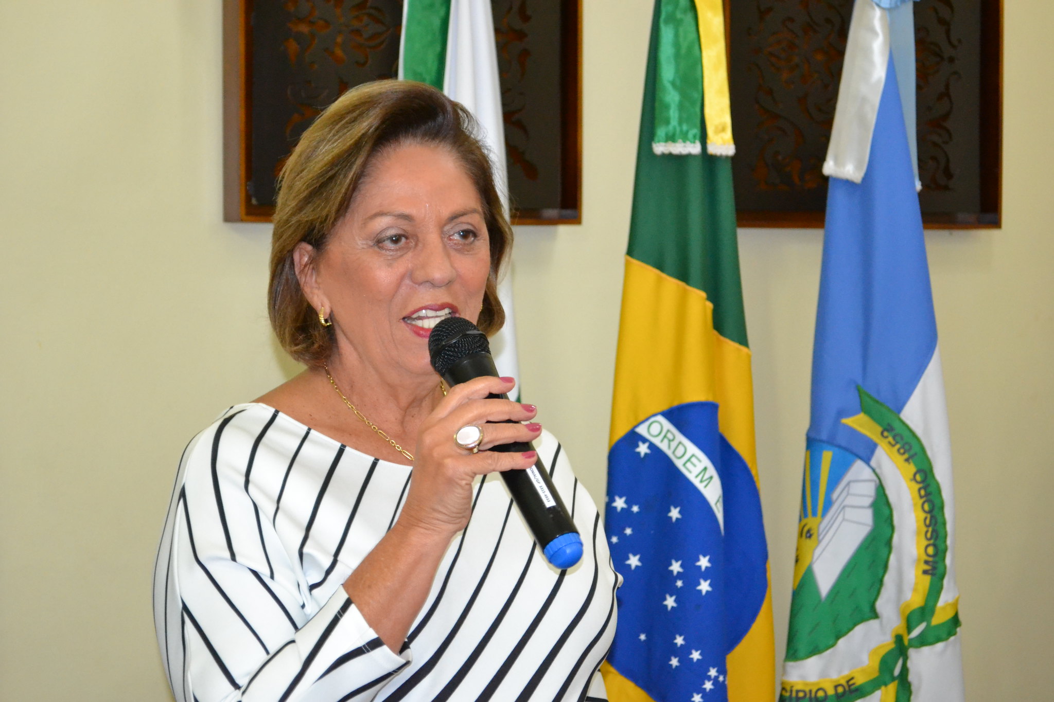 Prefeita Rosalba determina redução do próprio salário