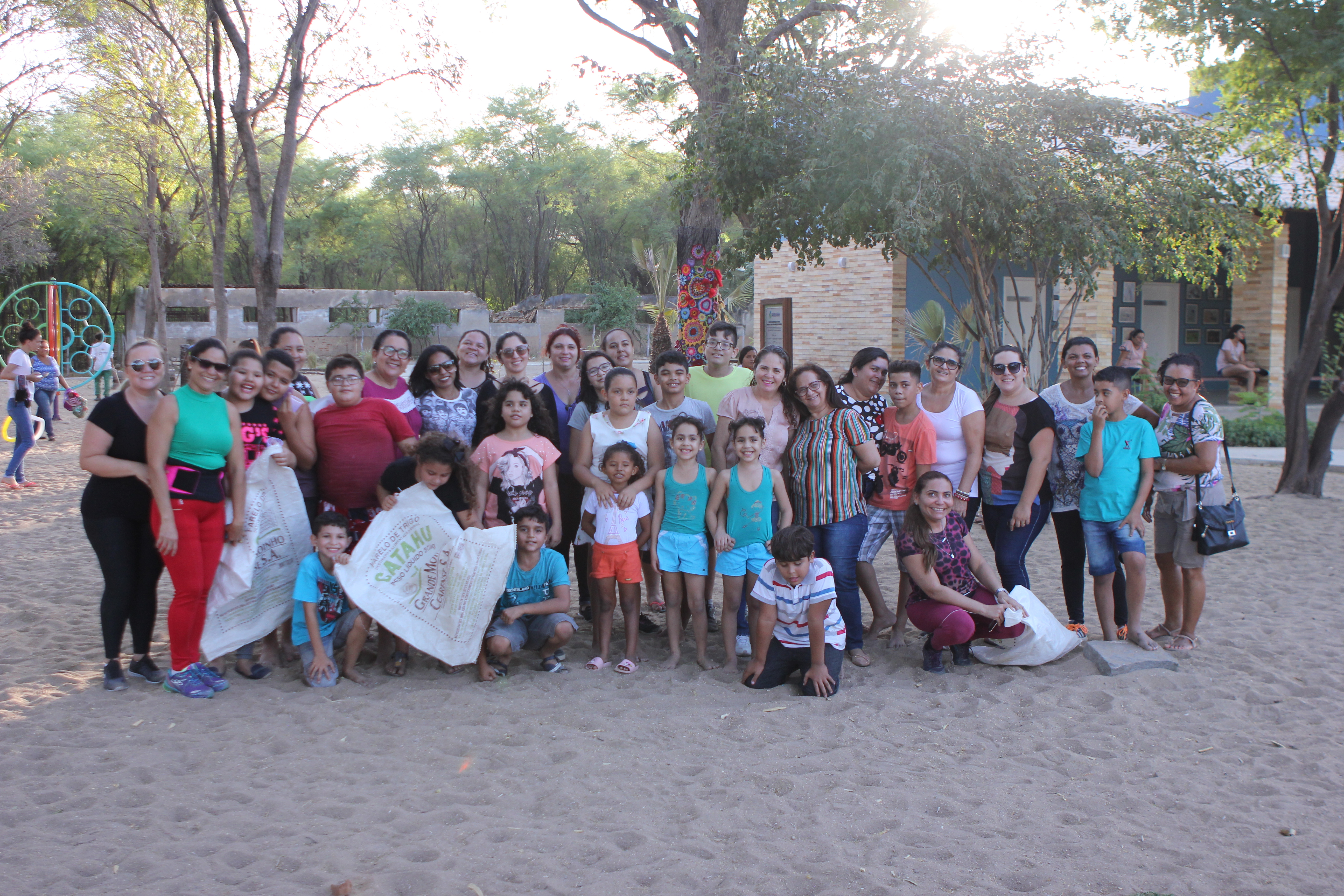 Ambulatório Materno Infantil realiza momento recreativo para cerca de 30 crianças no Parque Municipal