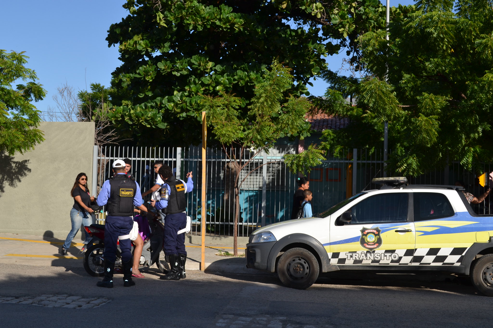 Estacionamento em local irregular e falta de cinto são as infrações mais comuns