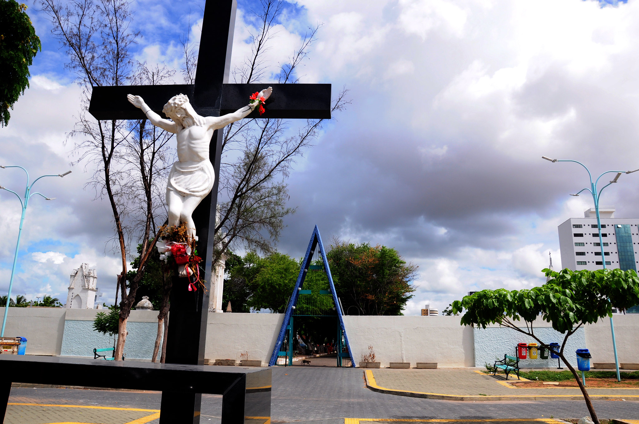 PMM prepara cemitérios para o Dia das Mães