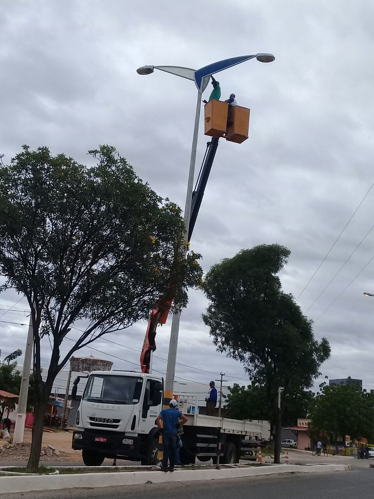 Prefeitura repõe mais de 1.200 lâmpadas em menos de 60 dias