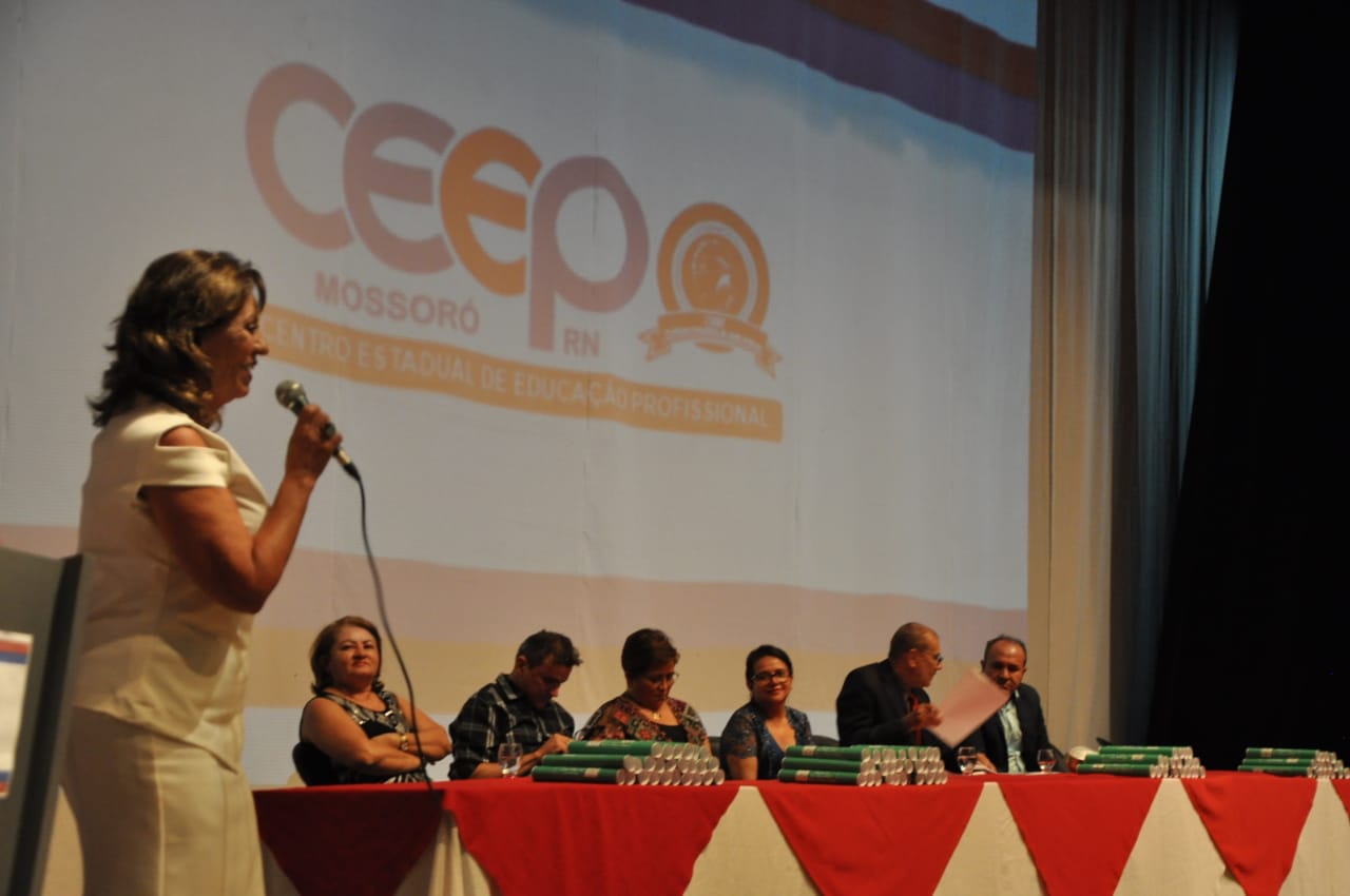 Prefeita Rosalba Ciarlini participa de cerimônia de formatura do CEEP