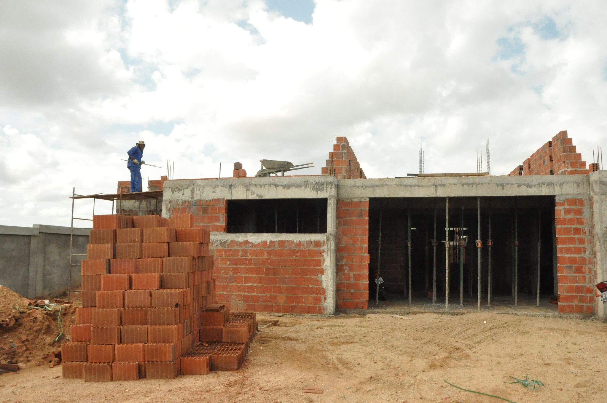 Obra de construção da UBS do Conjunto Santa Júlia segue em andamento