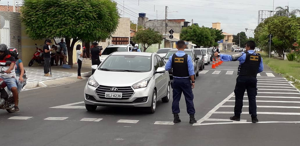 Secretaria de Trânsito realiza ação educativa na Rotatória da Av. Rio Branco