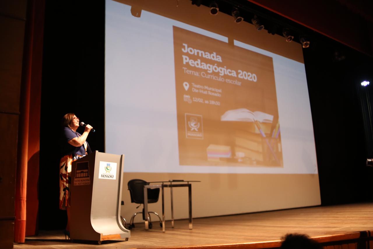 Rede Municipal de Ensino debate Currículo Escolar na abertura da Jornada Pedagógica