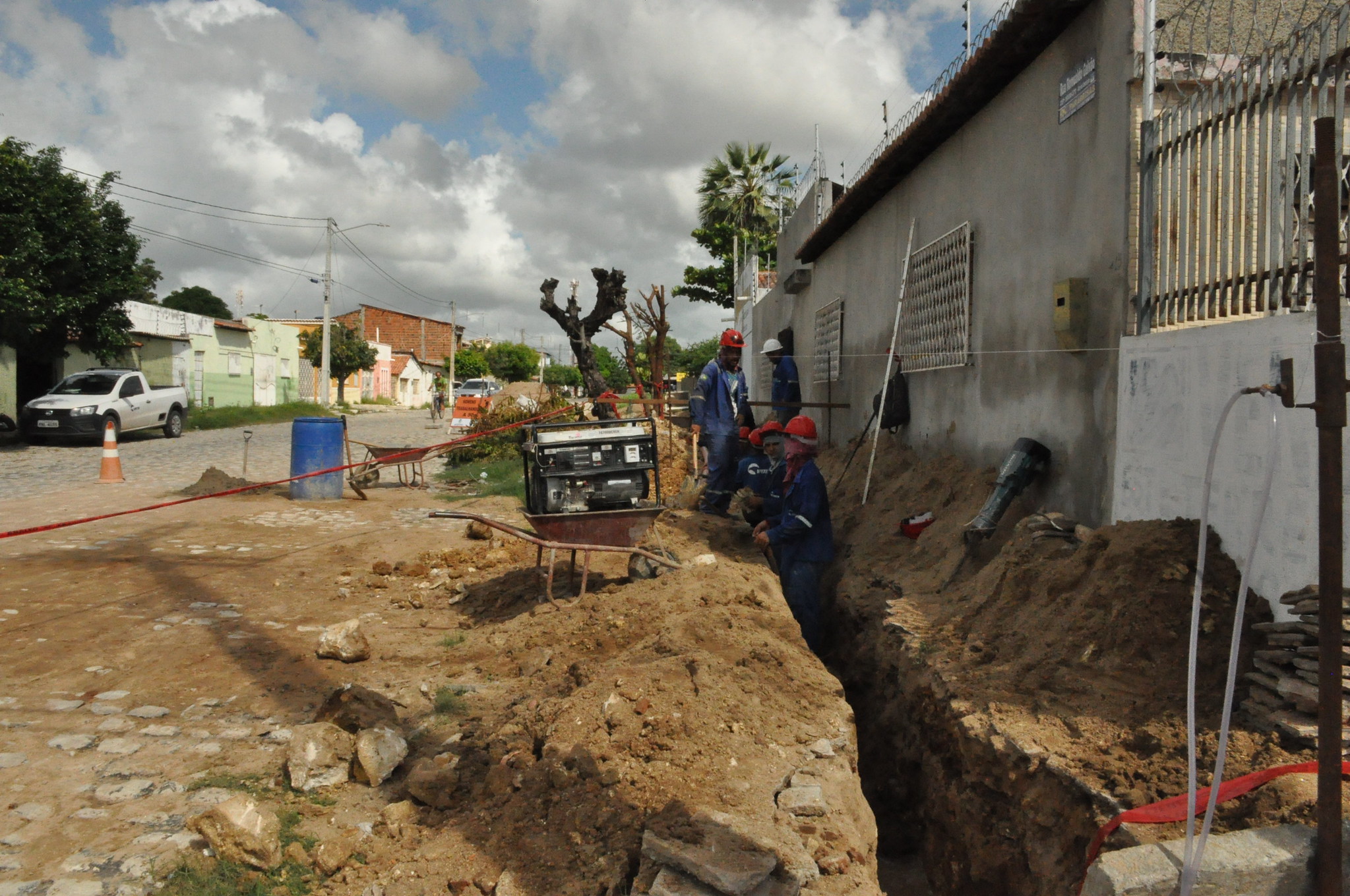 Prefeitura realiza obras de esgotamento sanitário no bairro Alto da Conceição