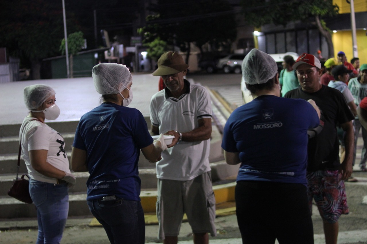 Sopão solidário beneficia pessoas em situação de rua; ação será realizada diariamente