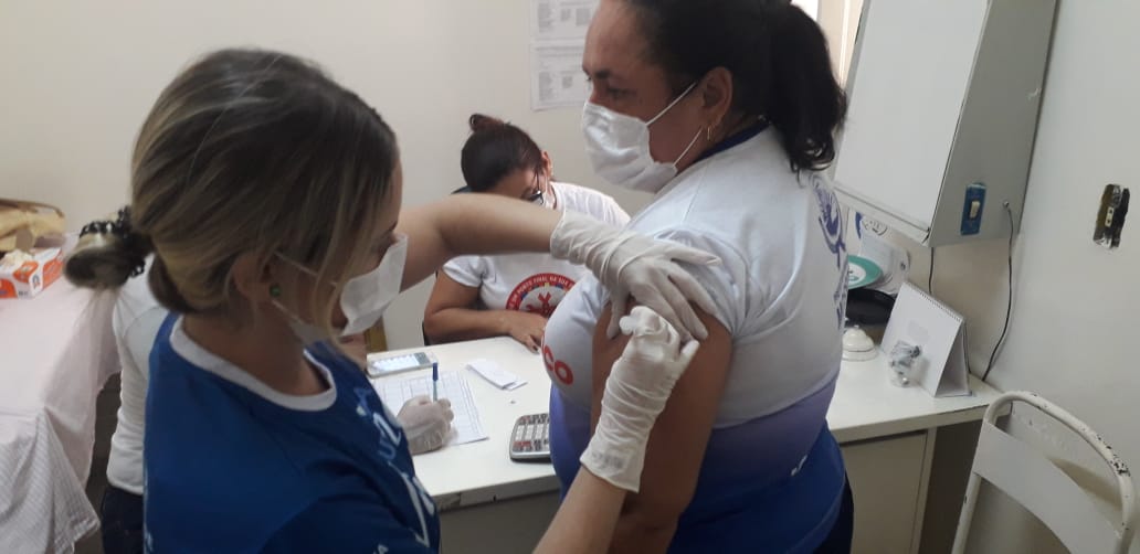 Vacinação contra Influenza ocorre com tranquilidade para idosos