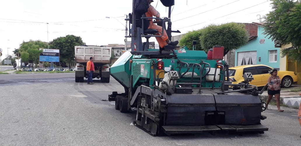 Avenida Rio Branco recebe recuperação asfáltica