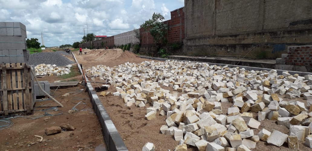 Obra de pavimentação é iniciada na Avenida Centenária