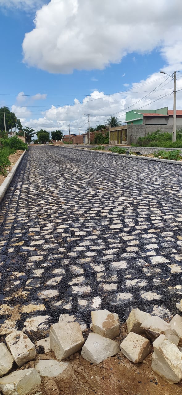 Pavimentação em ruas do bairro Pousada das Thermas melhora infraestrutura na localidade