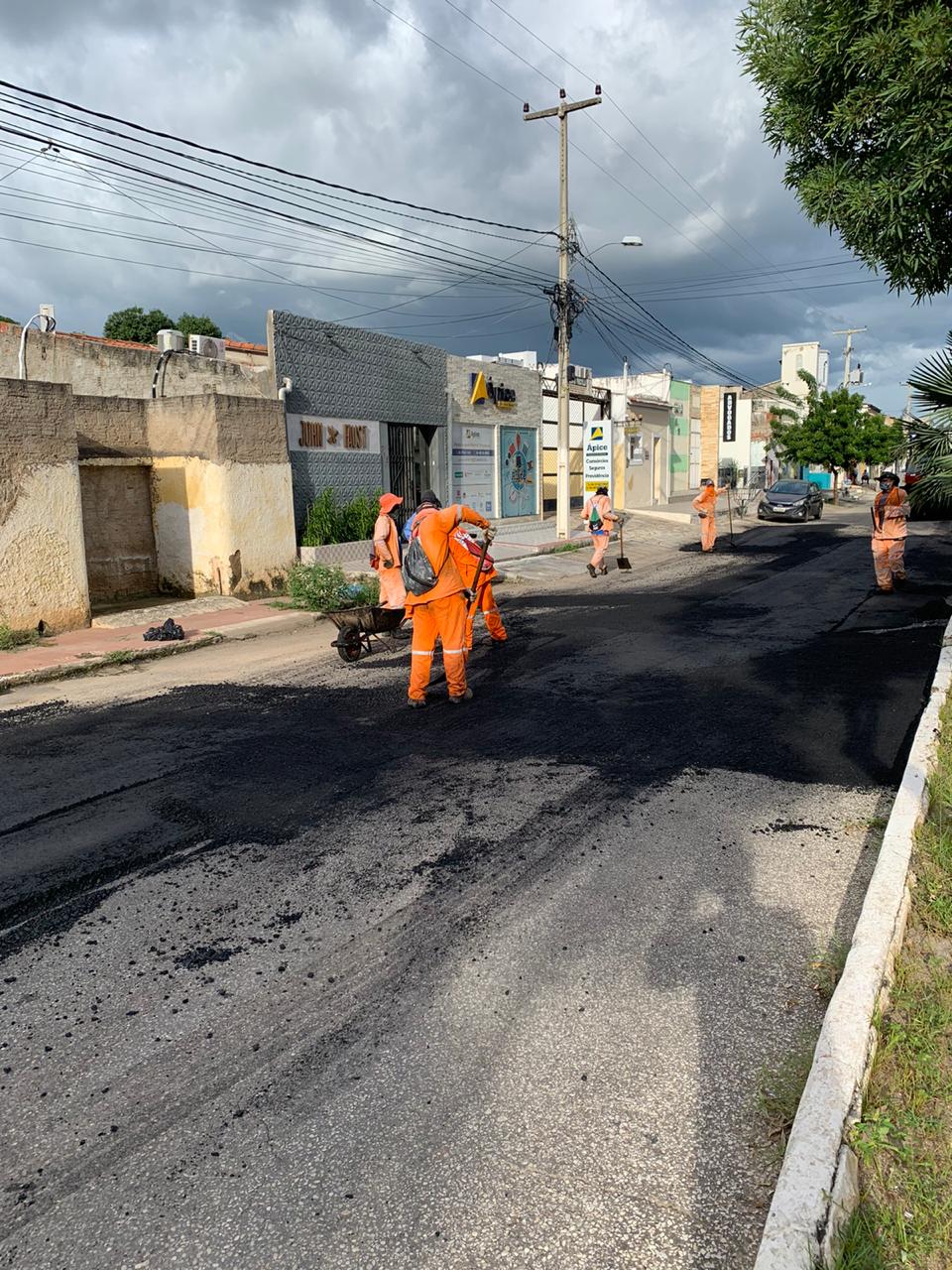 Avenida João da Escóssia recebe recuperação asfáltica