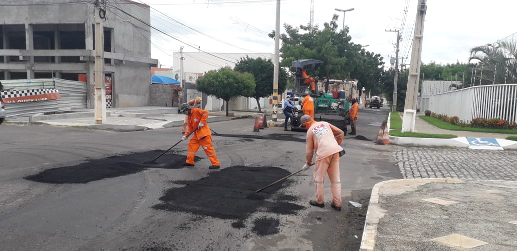 Novos trechos da cidade recebem recuperação asfáltica