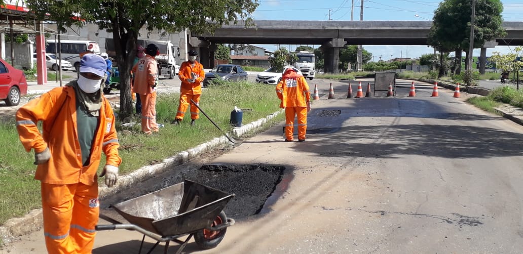 Recuperação asfáltica é realizada na Avenida Abel Coelho