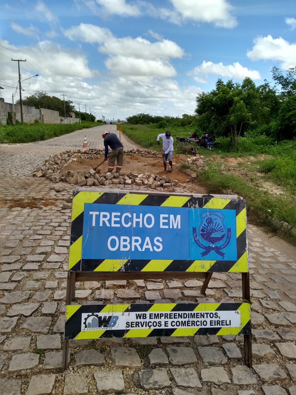 Prefeitura de Mossoró recupera via de acesso ao Conjunto Maria Odete Rosado