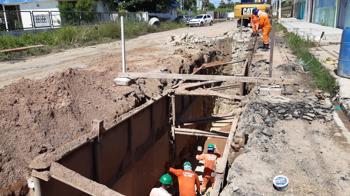 Obras de implantação do sistema de esgotamento sanitário seguem em andamento