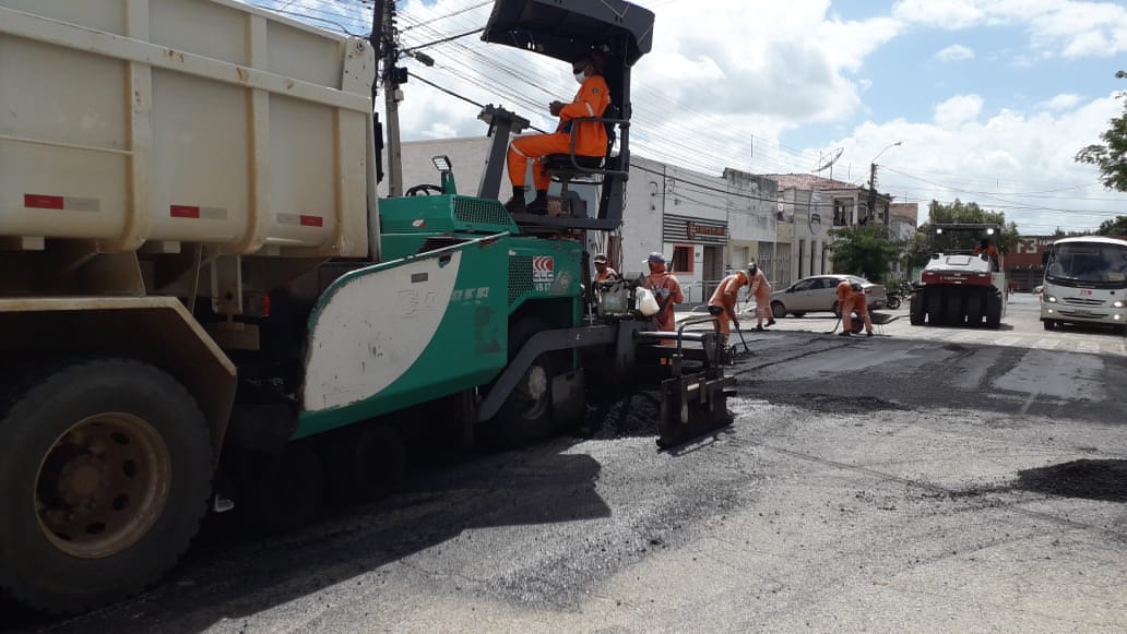 Rua Des. Dionísio Filgueira recebe recuperação asfáltica