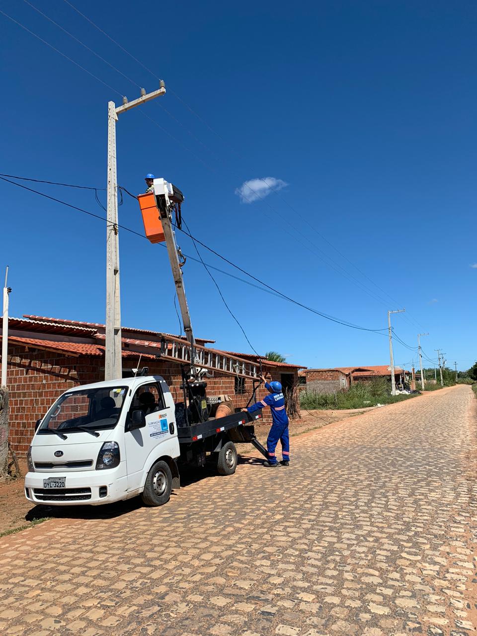 Comunidade Pau Branco recebe iluminação em led