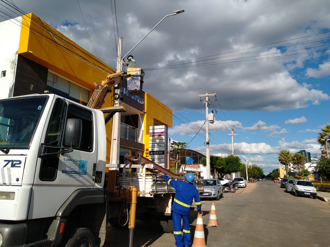 Rua Ferreira Itajubá recebe iluminação em led