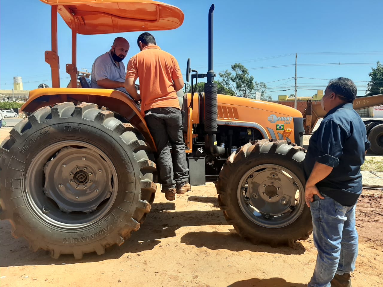 Prefeitura adquire novas máquinas e equipamentos agrícolas