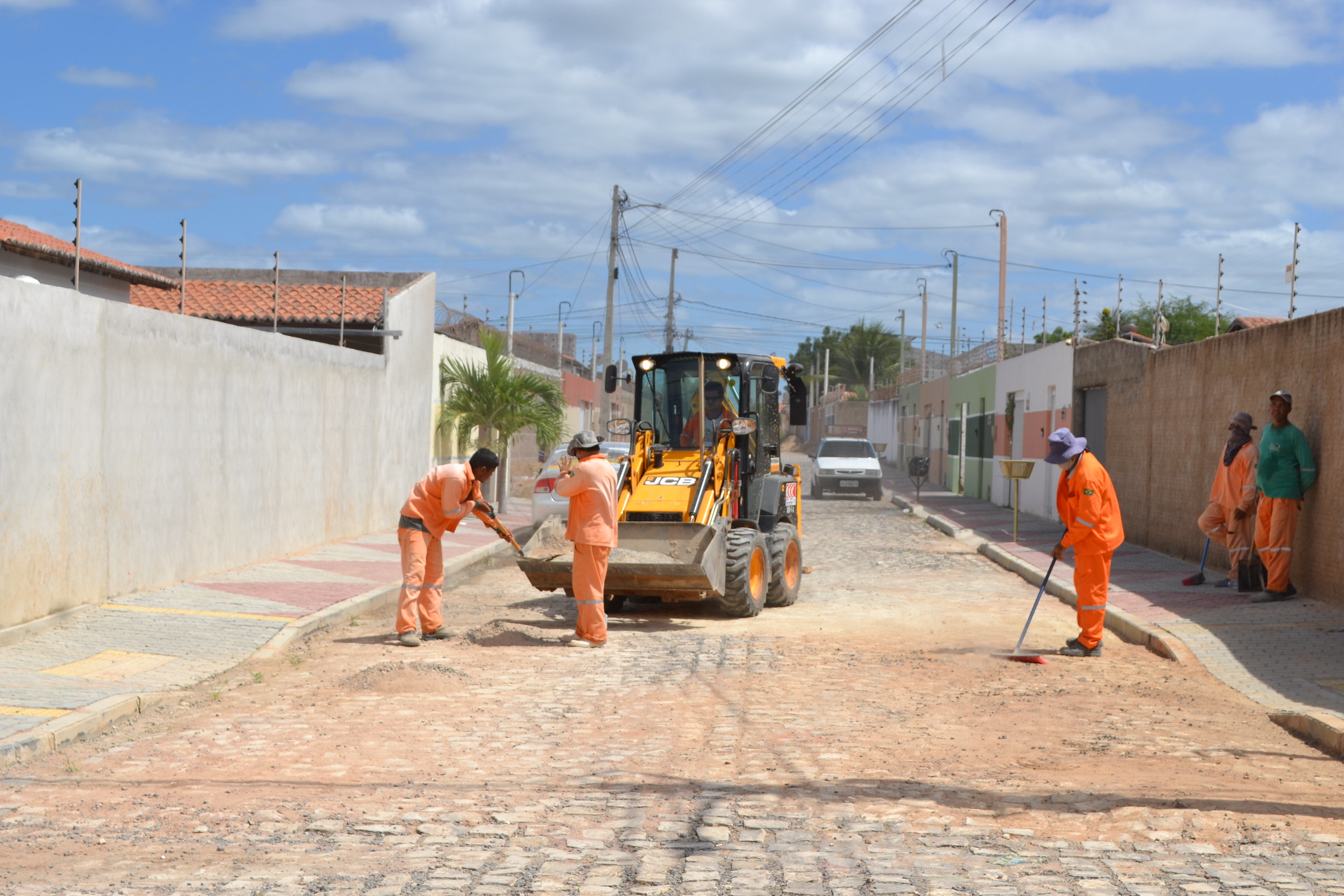 Pavimentação de ruas no bairro Sumaré entra em fase de conclusão