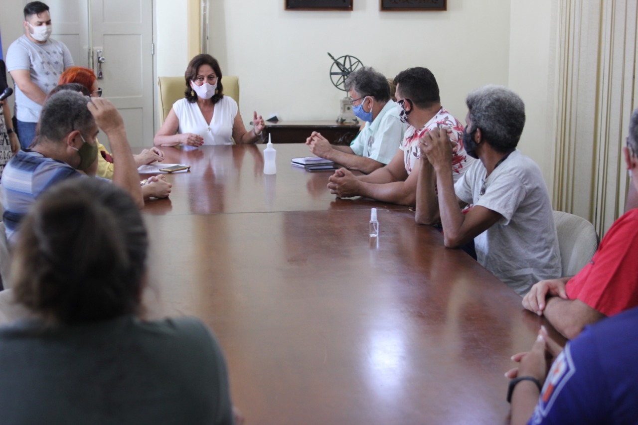 Prefeitura entrega prêmio de incentivo à cultura para representantes da classe artística