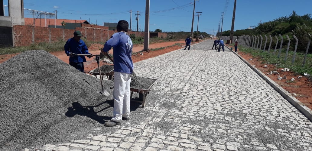 Acesso aos Residenciais Mossoró 1, 2 e 3 recebe pavimentação