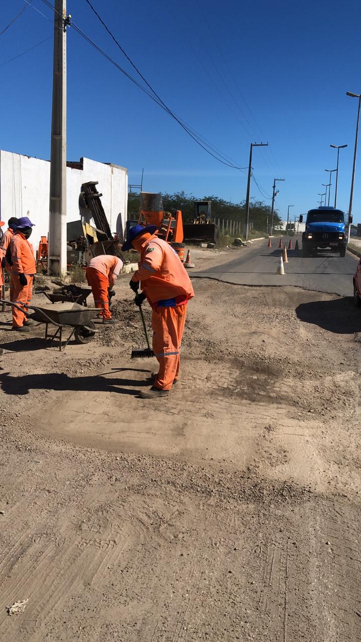 Prefeitura de Mossoró realiza recuperação asfáltica em trecho da Avenida Rio Branco