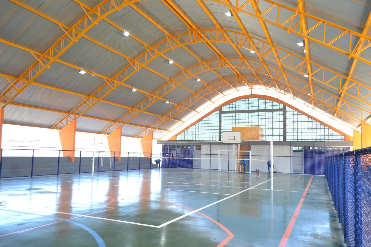 Inaugurada quadra poliesportiva da Escola Municipal Heloisa Leão no Bairro Bom Jesus