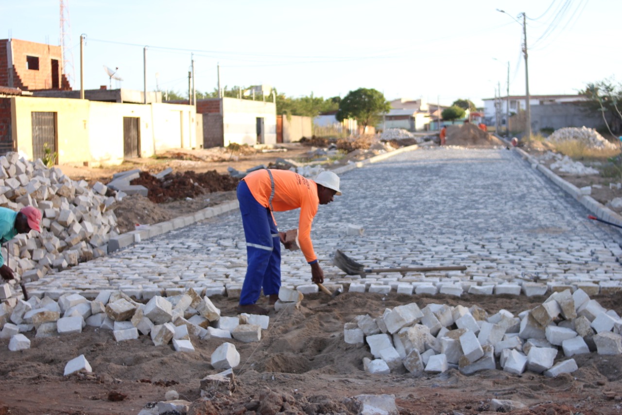 Infraestrutura: Prefeitura pavimenta mais de 40 ruas da cidade por meio do Pró-Transporte