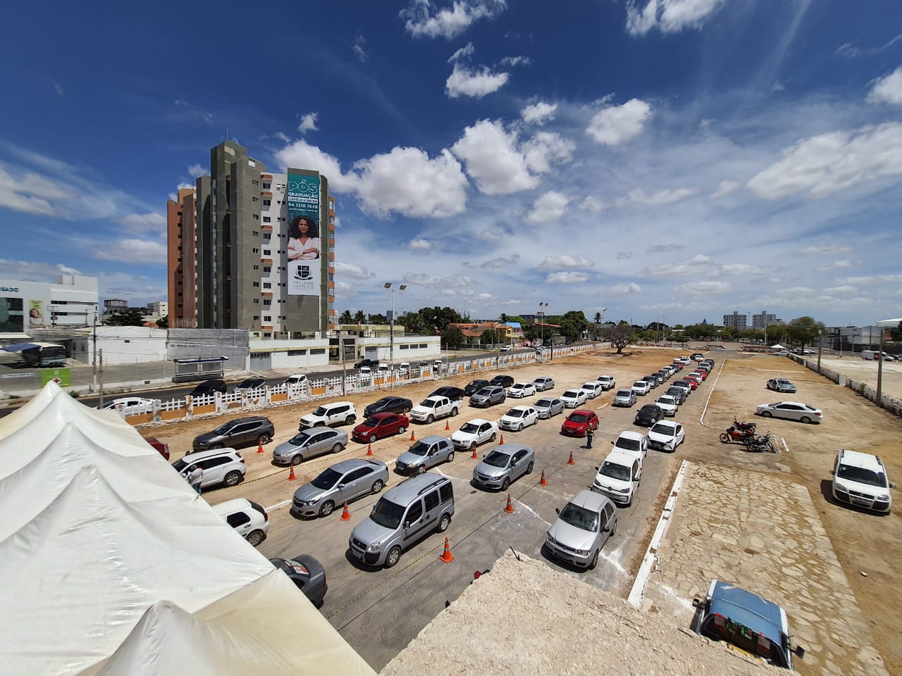 Drive thru na Estação das Artes realiza cerca de 2 mil testes da covid-19