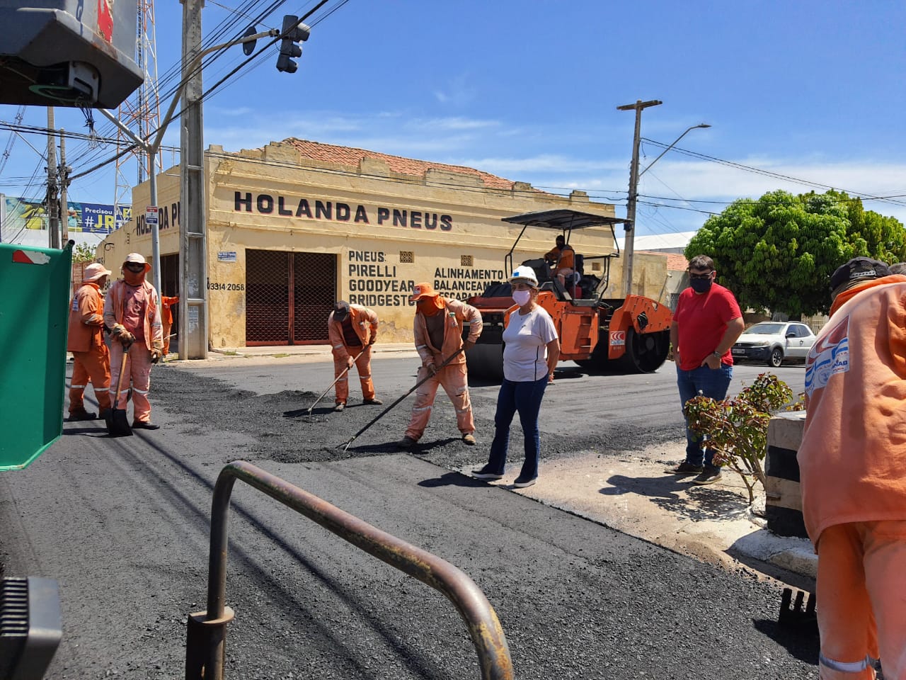 Prefeita Rosalba Ciarlini fiscaliza mais um dia de obra de recapeamento asfáltico na cidade