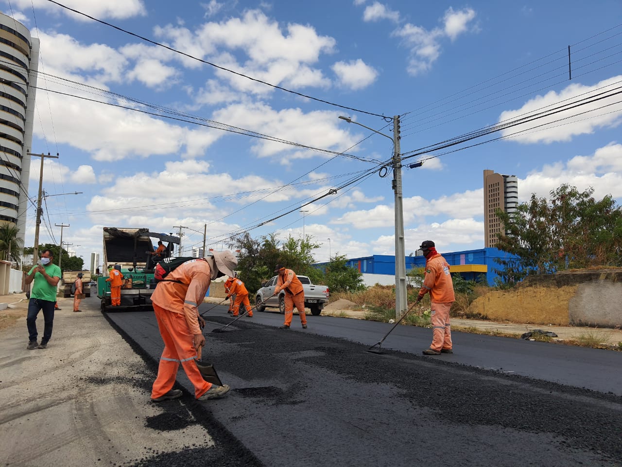 Prefeitura de Mossoró realiza recapeamento asfáltico de 116 mil m² de ruas e avenidas