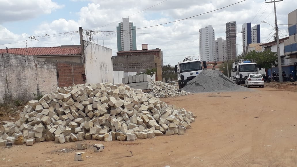 Pavimentação de ruas segue em andamento em diversos bairros da cidade