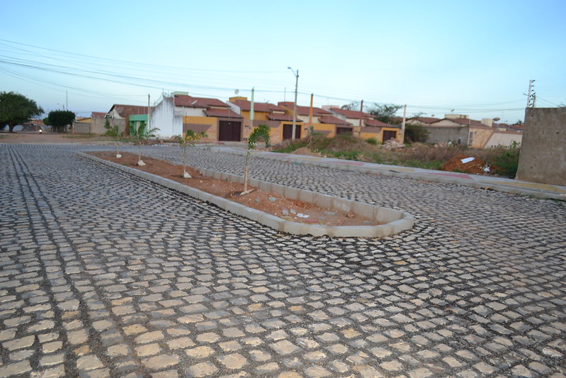 Obra de pavimentação, acessibilidade e drenagem no bairro Monsenhor Américo está perto de ser concluída