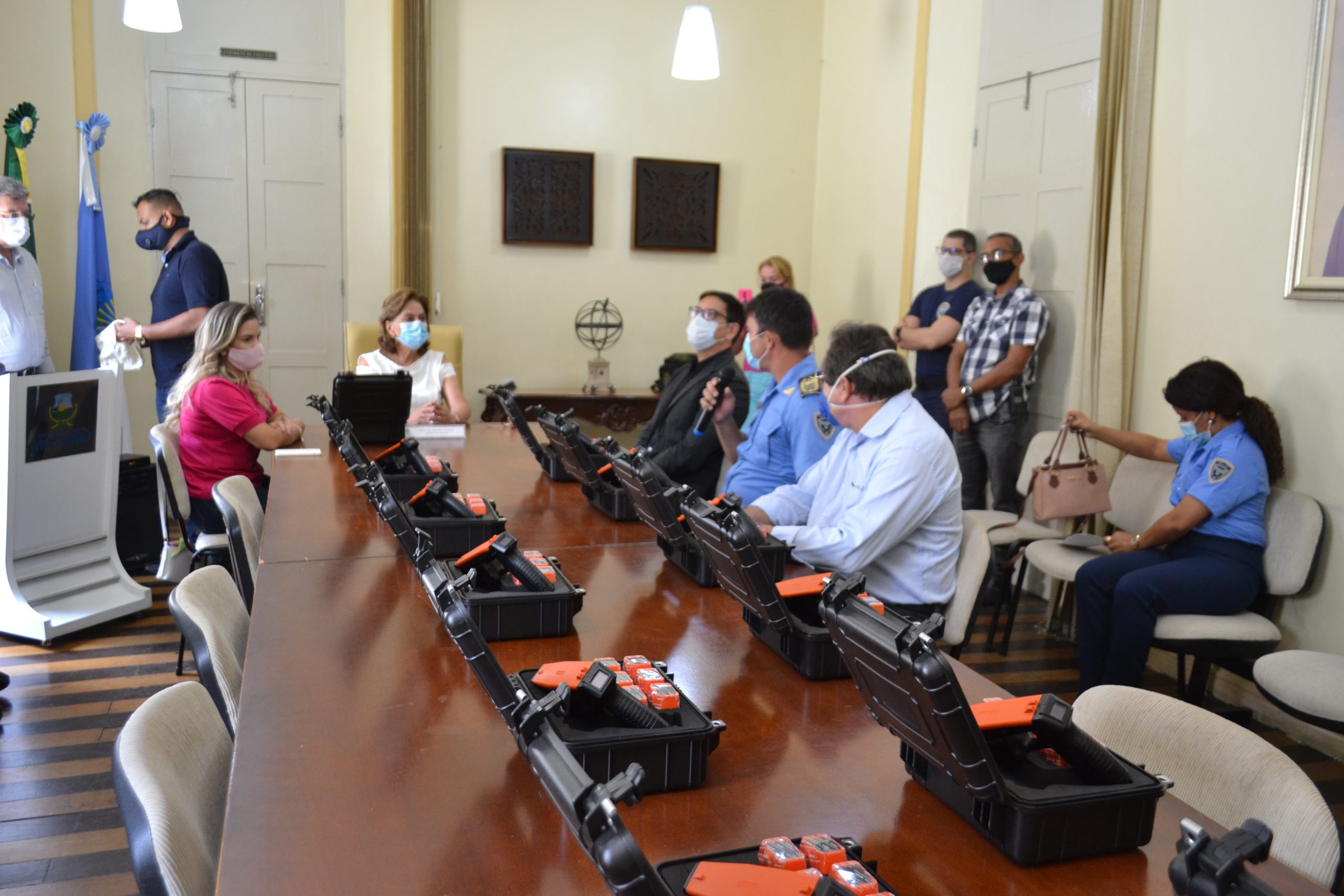 Patrulha Maria da Penha recebe armas de eletrochoque