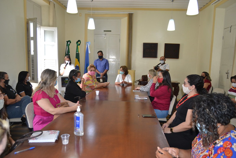 Prefeita dá posse aos membros do Conselho Municipal da Mulher