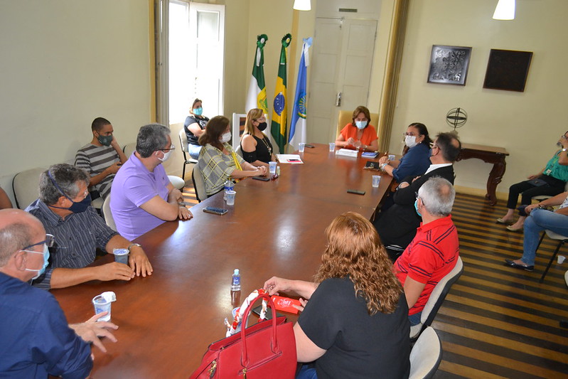 Prefeita reúne segmentos para pedir união no sentido de combater aumento dos casos de Covid