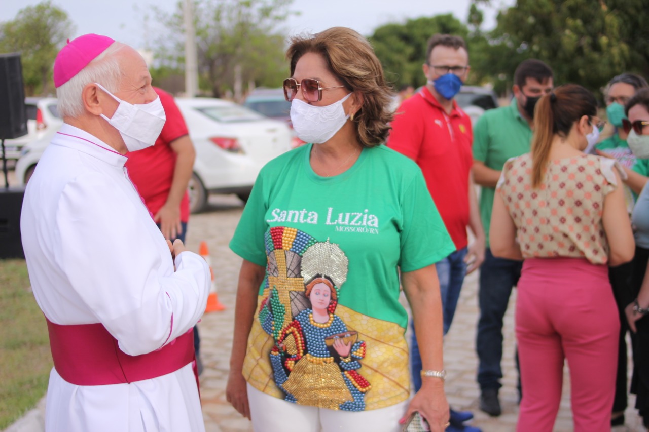 Prefeita participa de encerramento da Festa de Santa Luzia e diz que é momento de renovar a esperança