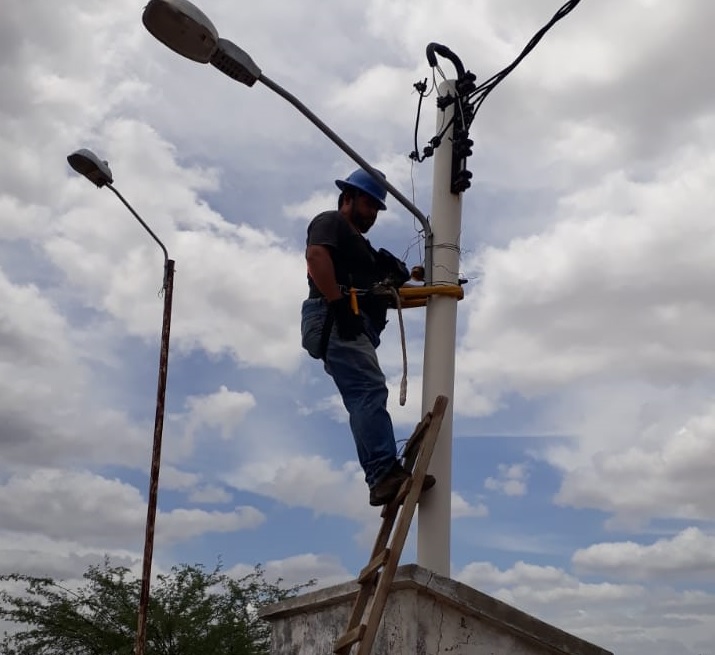 Secretaria de Agricultura inicia instalação de luminárias em poços na zona rural