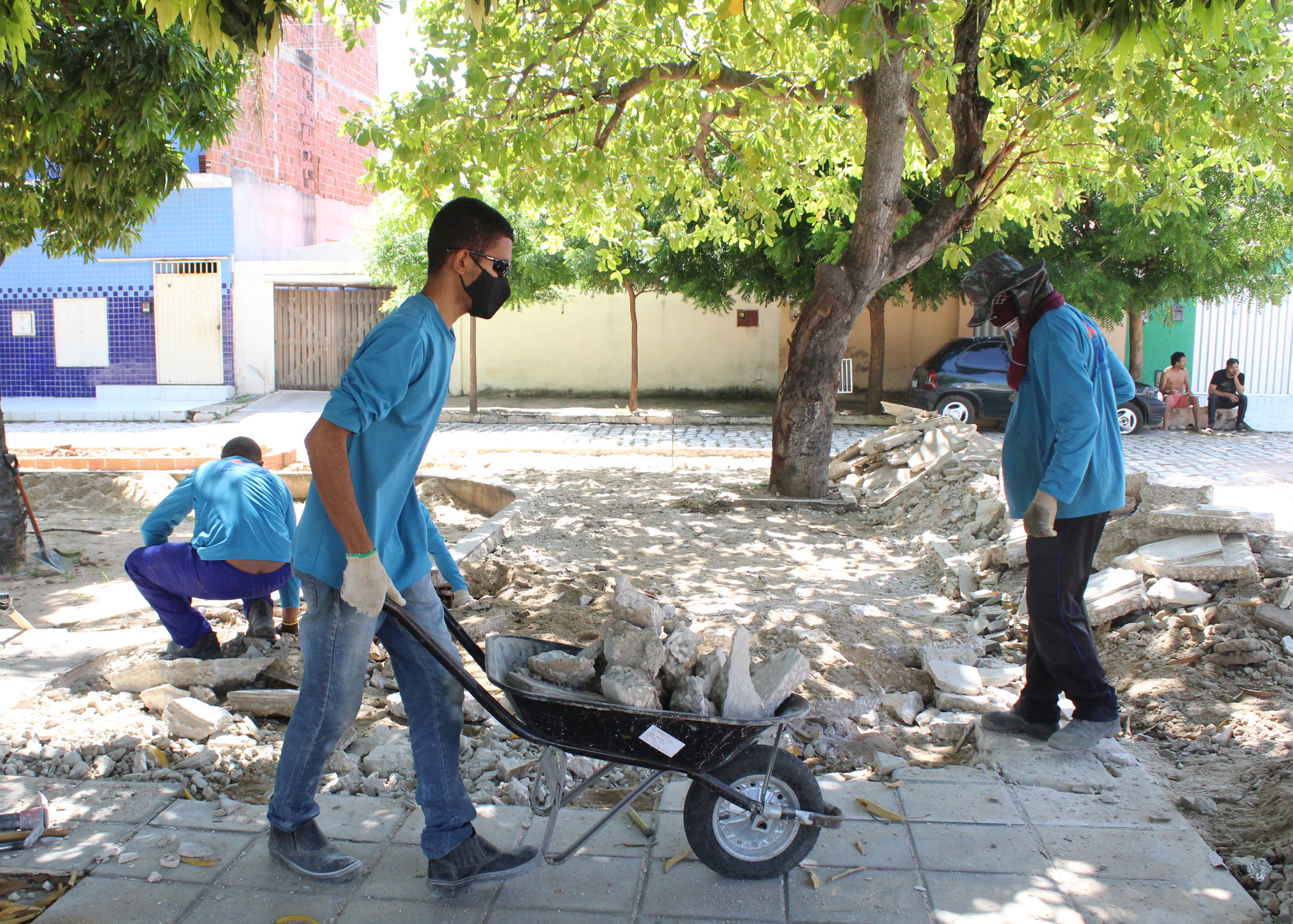 Prefeitura inicia obras na praça do bairro Liberdade